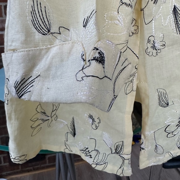 Tweeds Linen Pale Yellow Blouse With Black & White Floral Embroidery ~ 1X - Picture 5 of 15